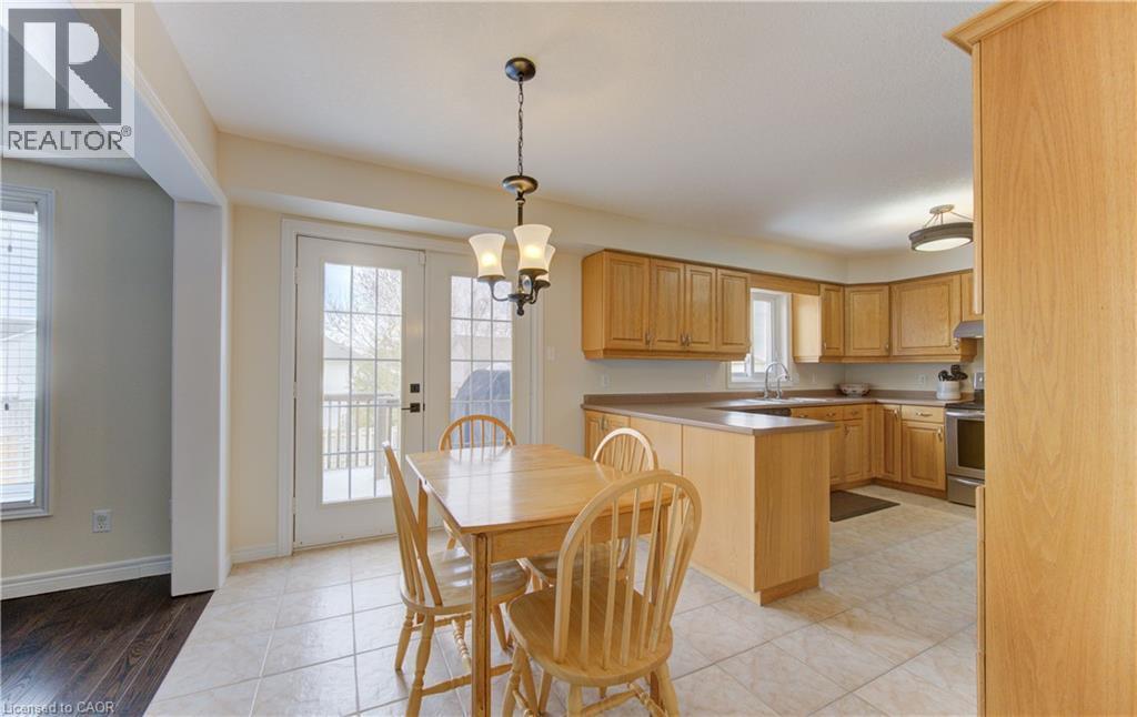 168 Bridgewater Crescent, Waterloo, ON - Indoor Photo Showing Dining Room