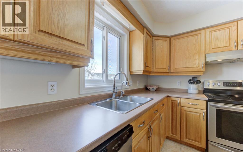 168 Bridgewater Crescent, Waterloo, ON - Indoor Photo Showing Kitchen With Double Sink