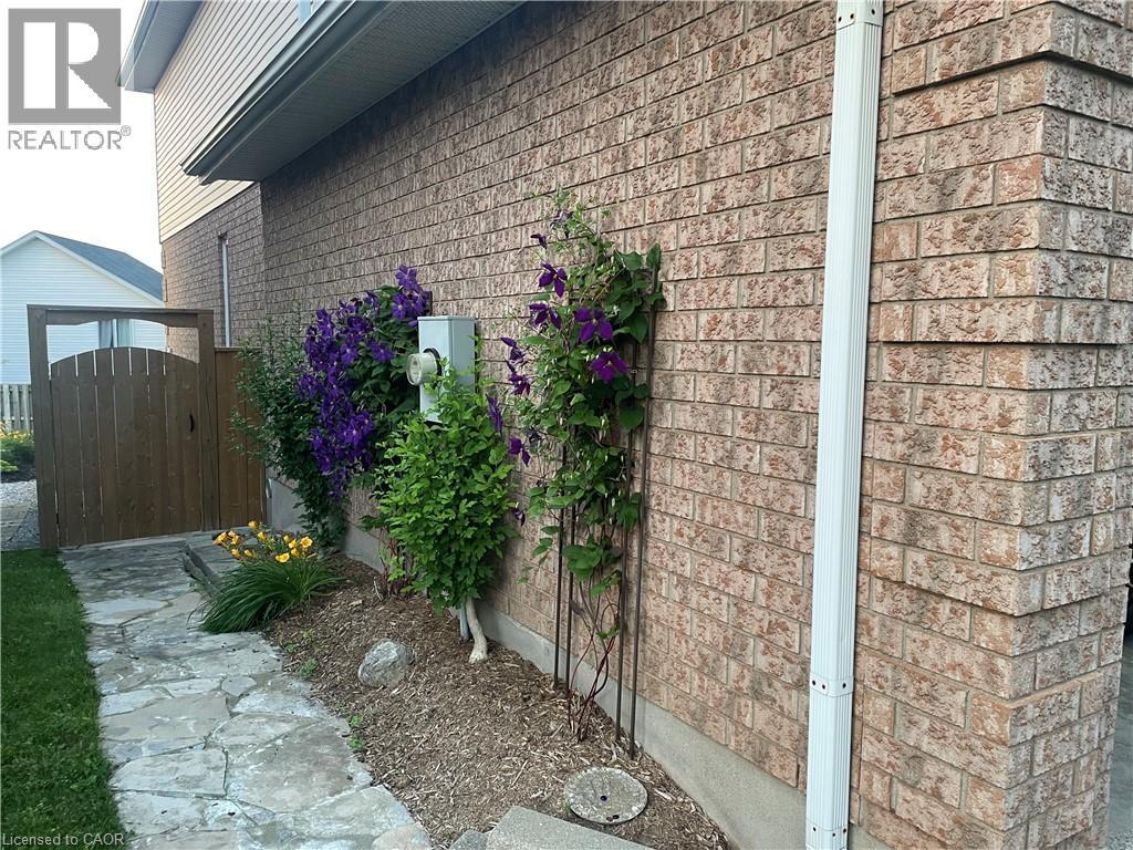 168 Bridgewater Crescent, Waterloo, ON - Outdoor