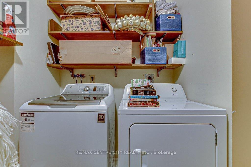 203 - 549 Ridout Street N, London East (East F), ON - Indoor Photo Showing Laundry Room