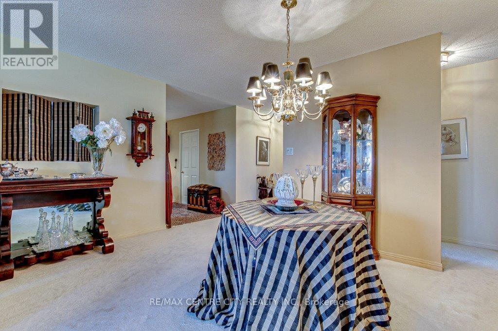 203 - 549 Ridout Street N, London East (East F), ON - Indoor