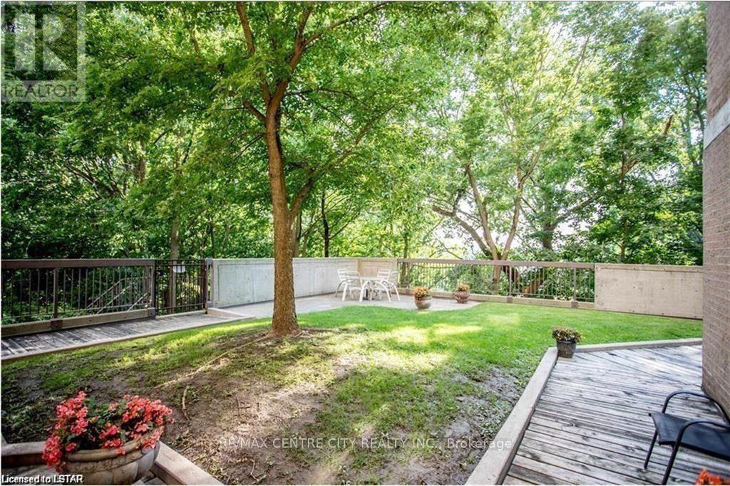 203 - 549 Ridout Street N, London East (East F), ON - Outdoor