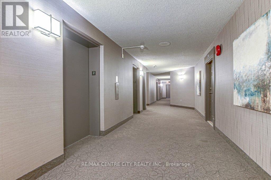 203 - 549 Ridout Street N, London East (East F), ON - Indoor Photo Showing Other Room