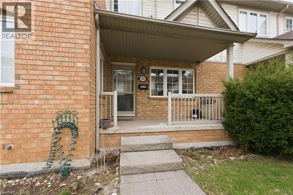 Doorway to property featuring a porch and brick siding - 100 Beddoe Drive Unit# 25, Hamilton, ON - Outdoor With Deck Patio Veranda With Exterior