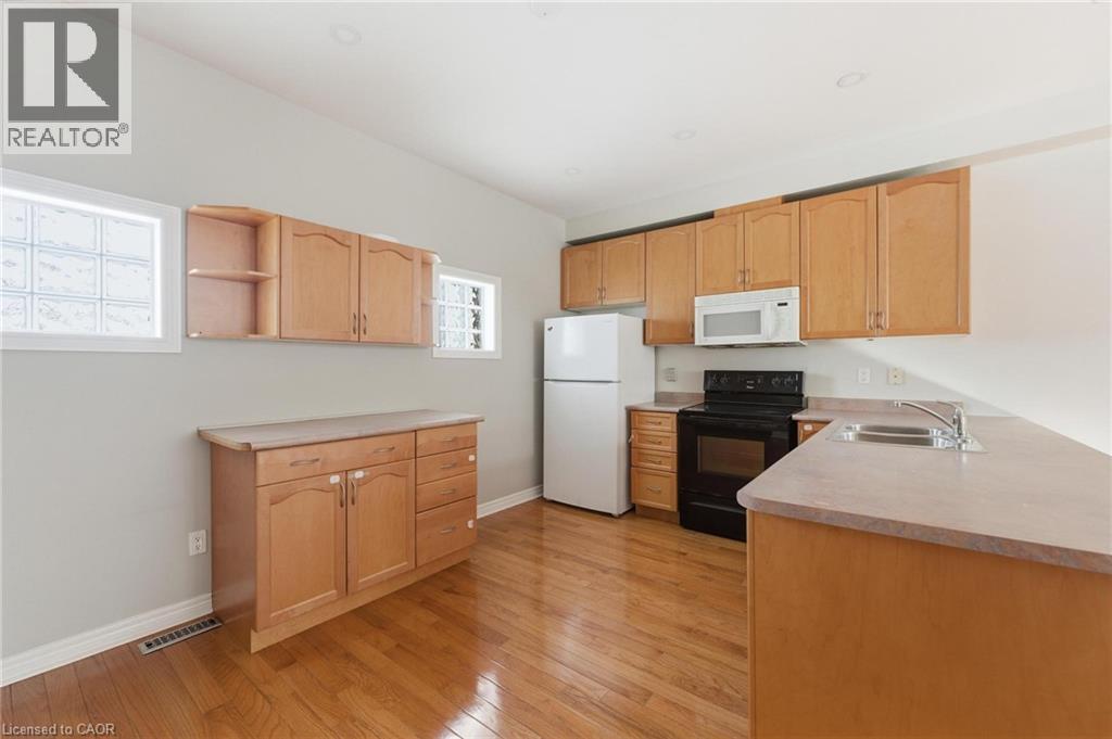 Kitchen featuring light brown cabinets - 100 Beddoe Drive Unit# 25, Hamilton, ON - Indoor Photo Showing Kitchen With Double Sink