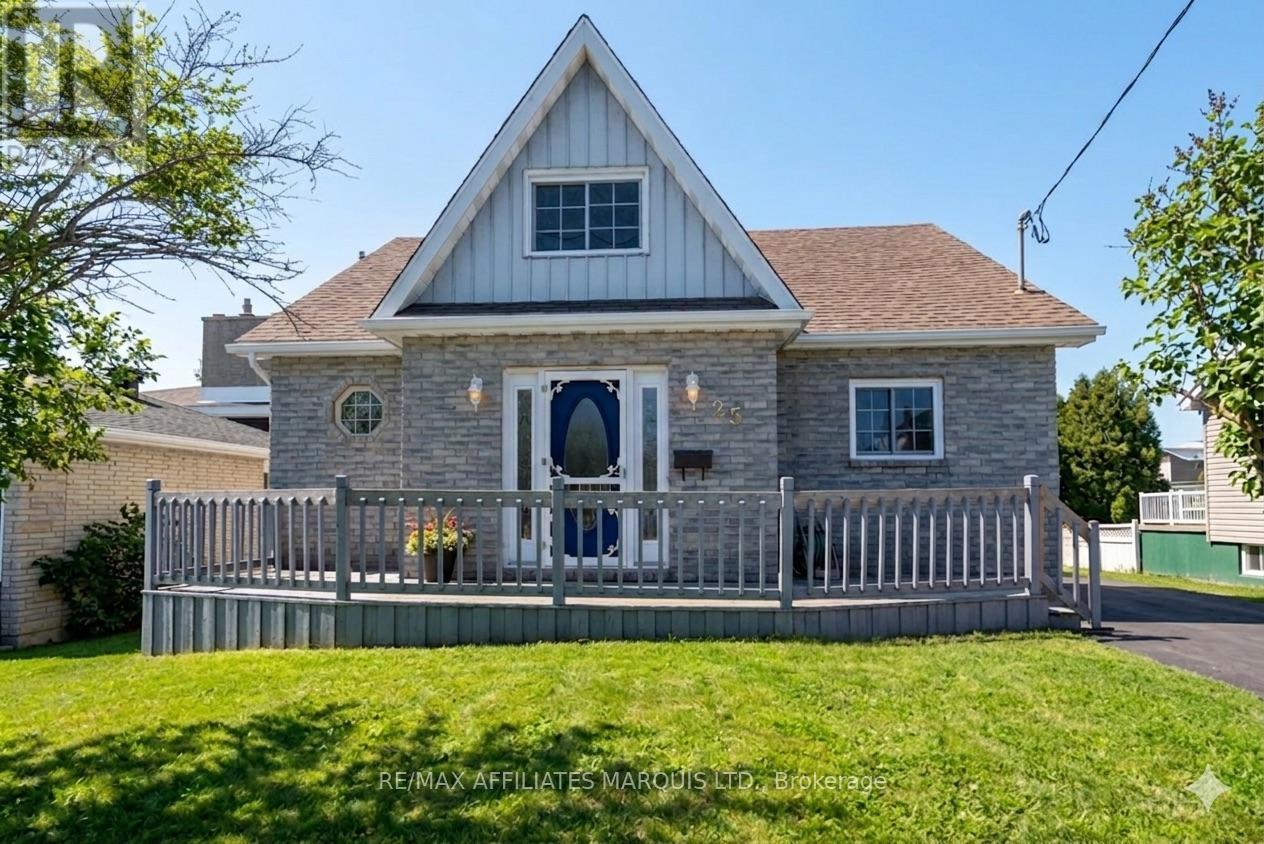 25 Dunbar Avenue, Cornwall, ON - Outdoor