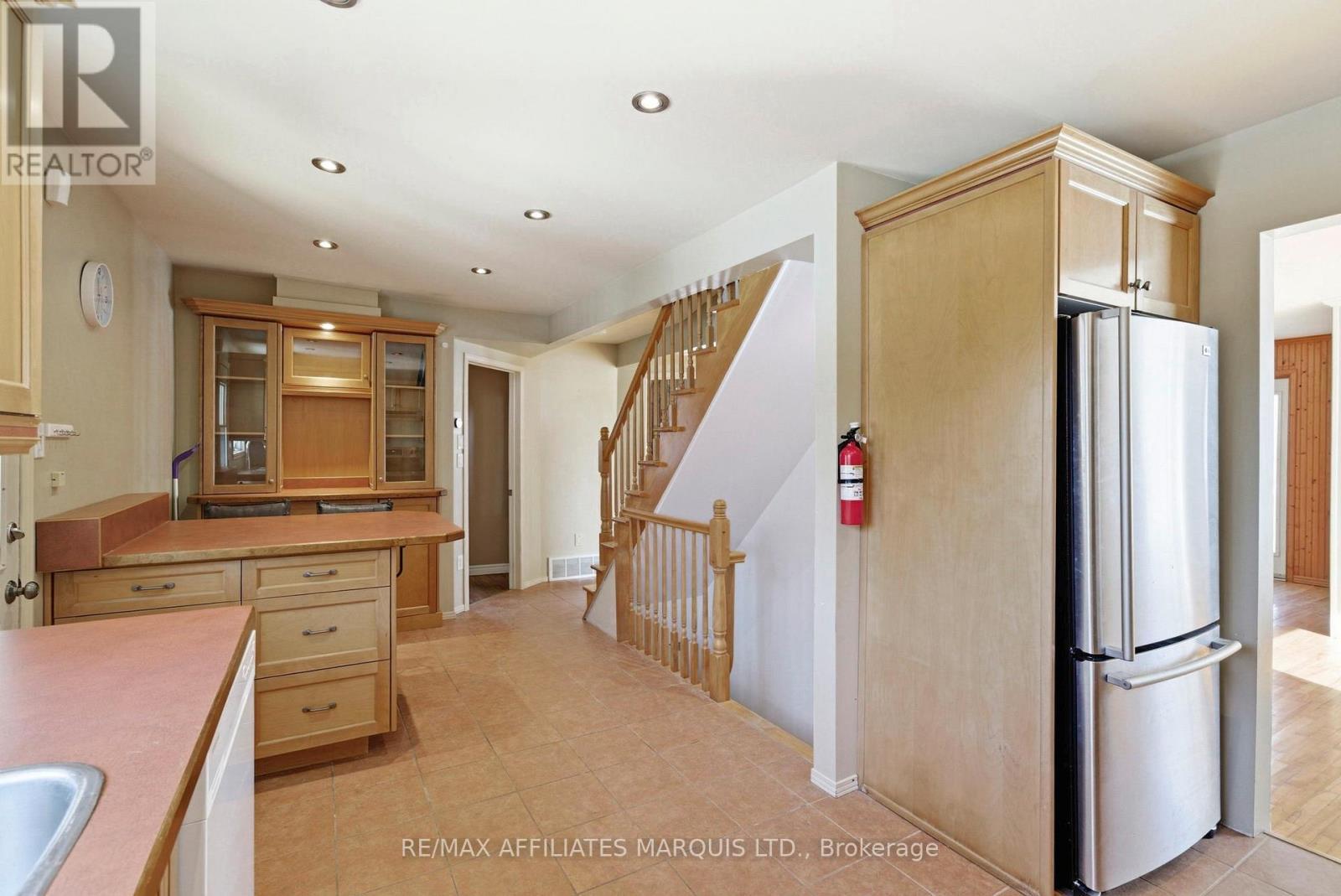 25 Dunbar Avenue, Cornwall, ON - Indoor Photo Showing Kitchen