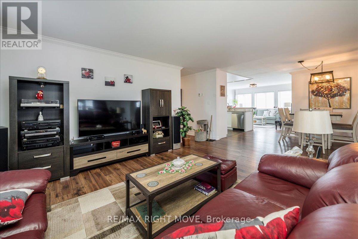 1 Sinclair Crescent, Ramara, ON - Indoor Photo Showing Living Room