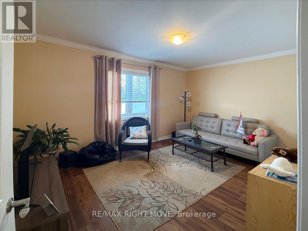 1 Sinclair Crescent, Ramara, ON - Indoor Photo Showing Living Room