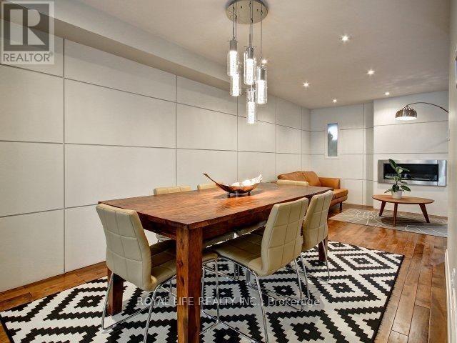 1070 Lindsay Drive, Oakville, ON - Indoor Photo Showing Dining Room