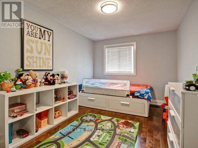 1070 Lindsay Drive, Oakville, ON - Indoor Photo Showing Bedroom