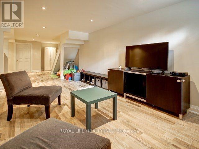 1070 Lindsay Drive, Oakville, ON - Indoor