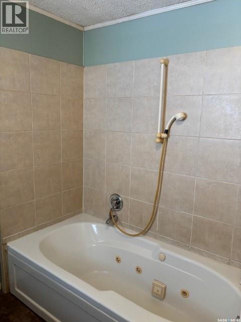 714 1St Street, Kipling, SK - Indoor Photo Showing Bathroom