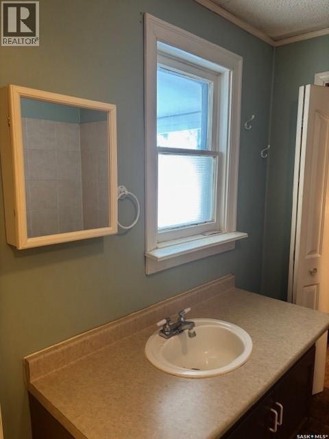 714 1St Street, Kipling, SK - Indoor Photo Showing Bathroom