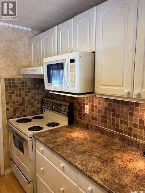 714 1St Street, Kipling, SK - Indoor Photo Showing Kitchen