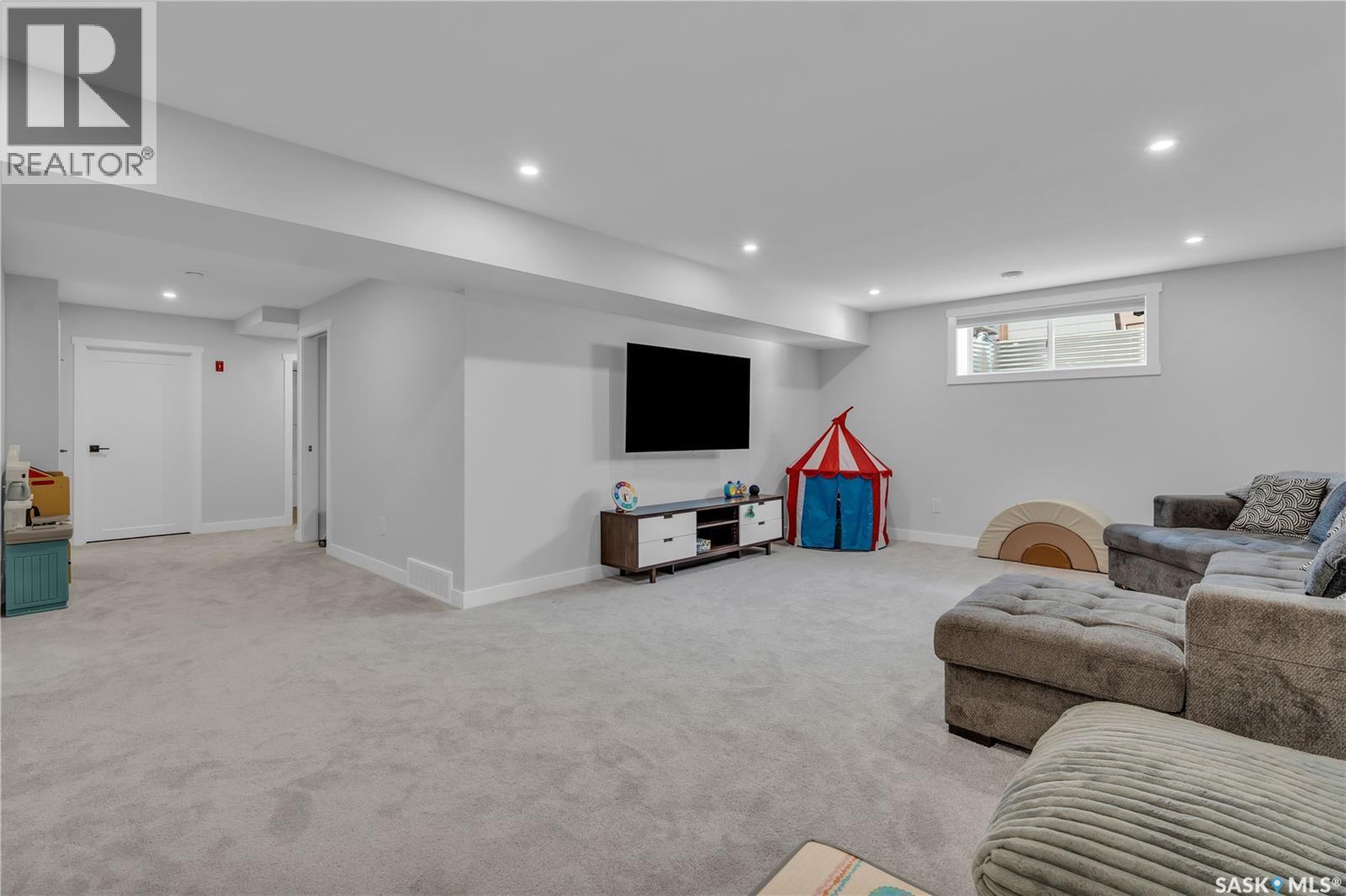 319 Dziadyk Bend, Saskatoon, SK - Indoor