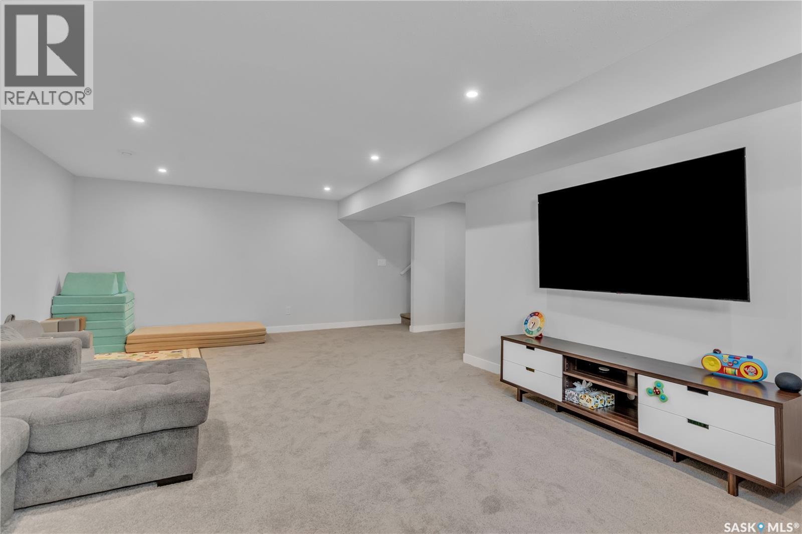 319 Dziadyk Bend, Saskatoon, SK - Indoor