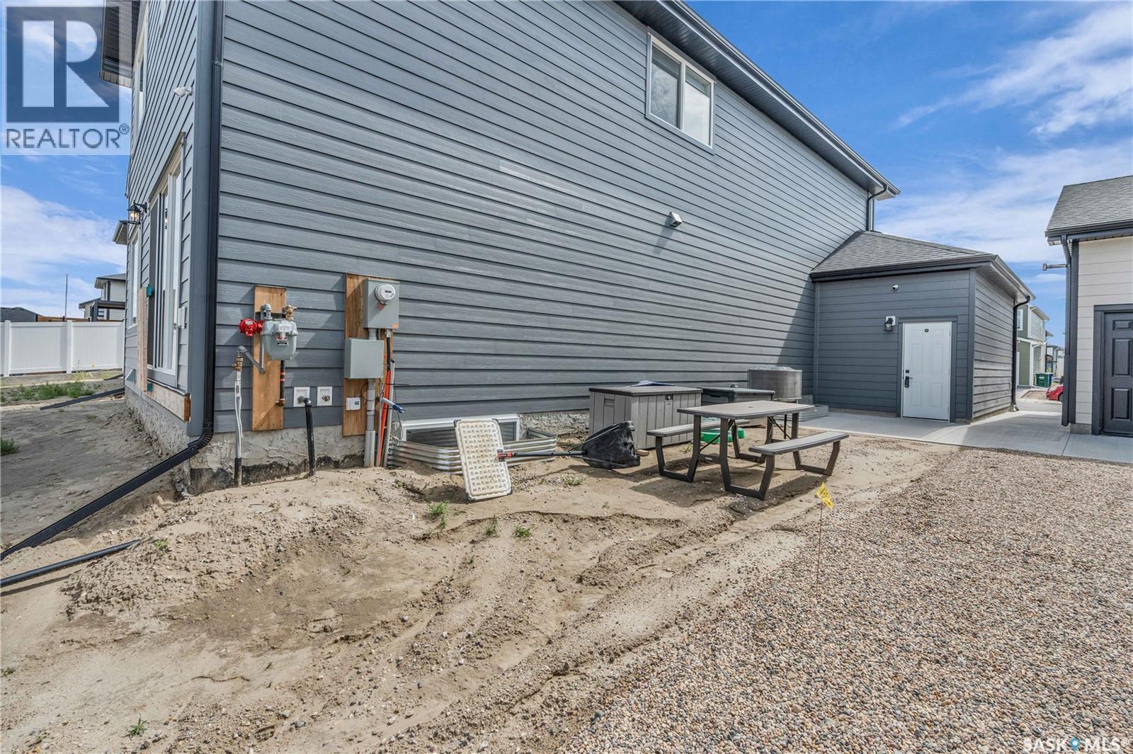 319 Dziadyk Bend, Saskatoon, SK - Outdoor