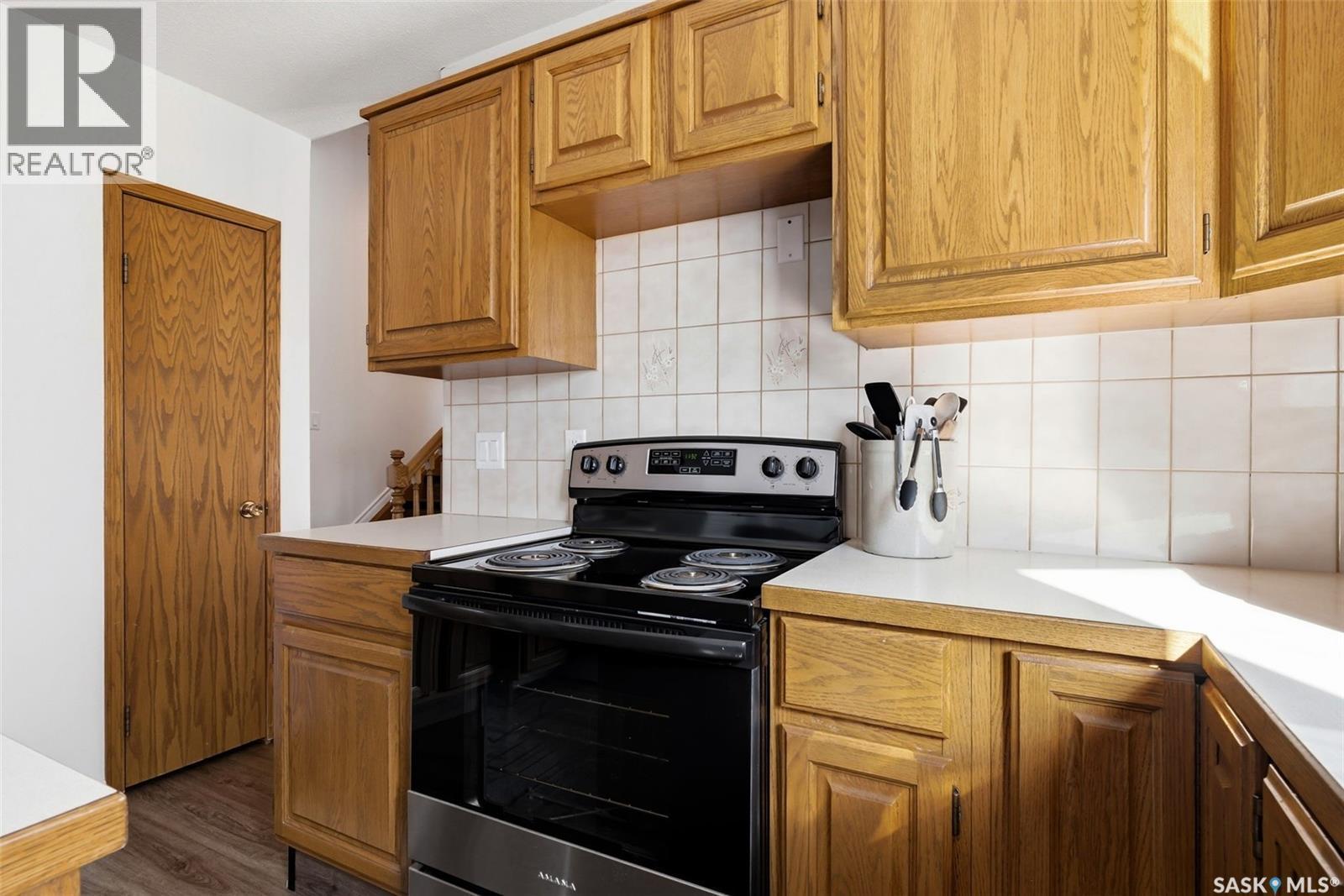 26 Mill Bay, Regina, SK - Indoor Photo Showing Kitchen