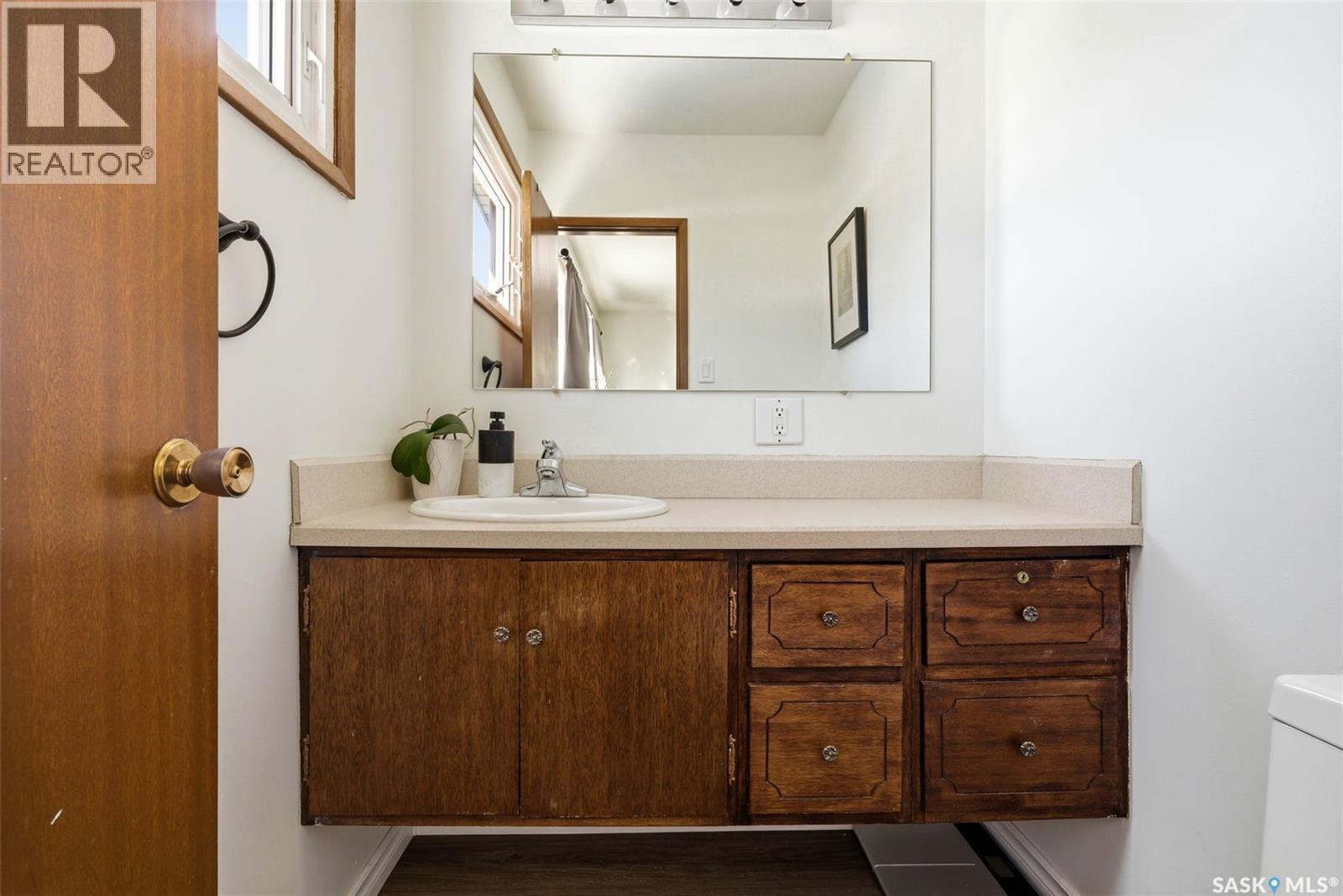 26 Mill Bay, Regina, SK - Indoor Photo Showing Bathroom