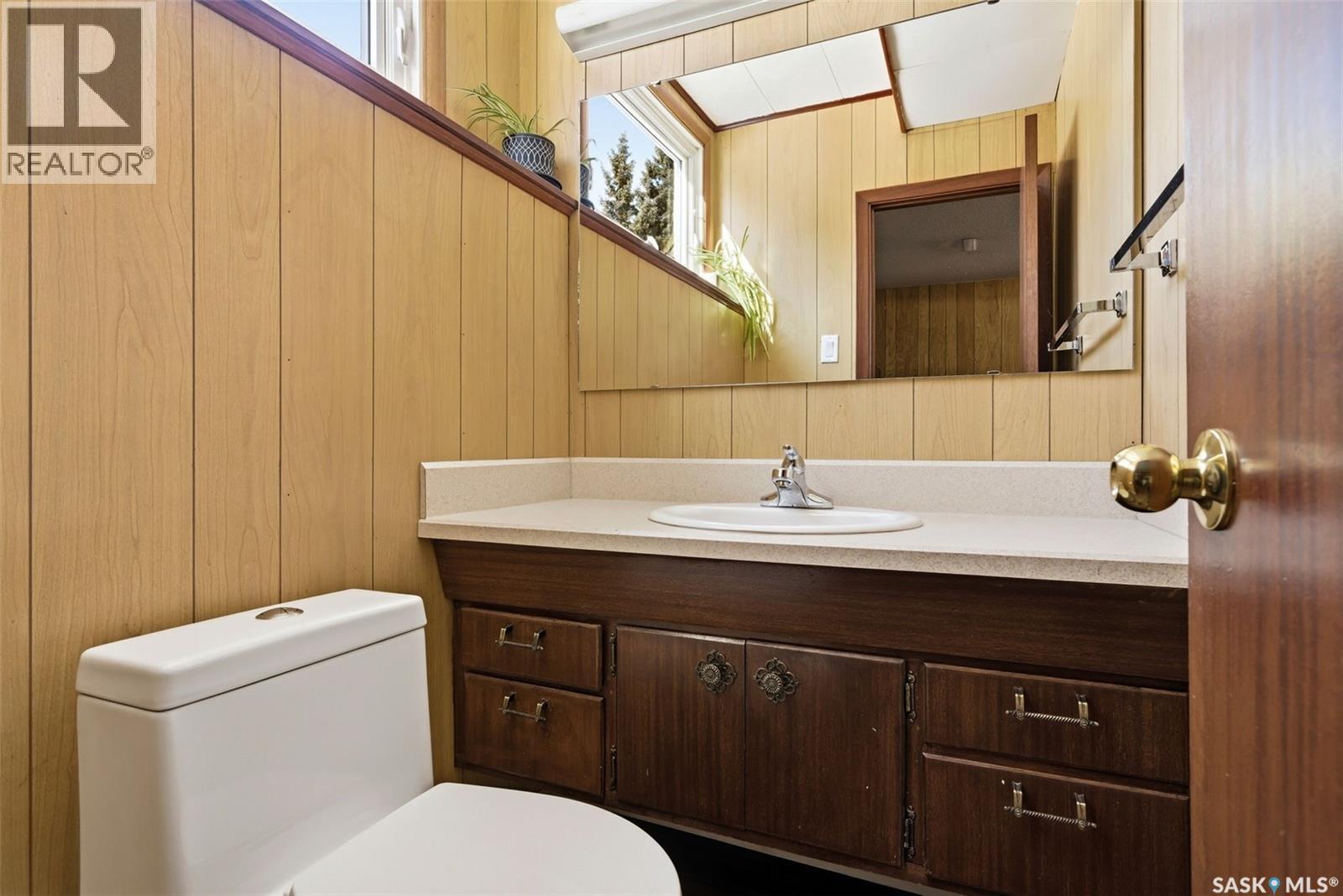 26 Mill Bay, Regina, SK - Indoor Photo Showing Bathroom