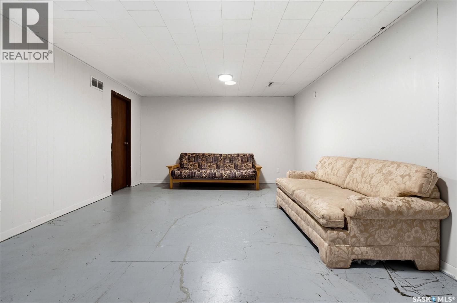 26 Mill Bay, Regina, SK - Indoor