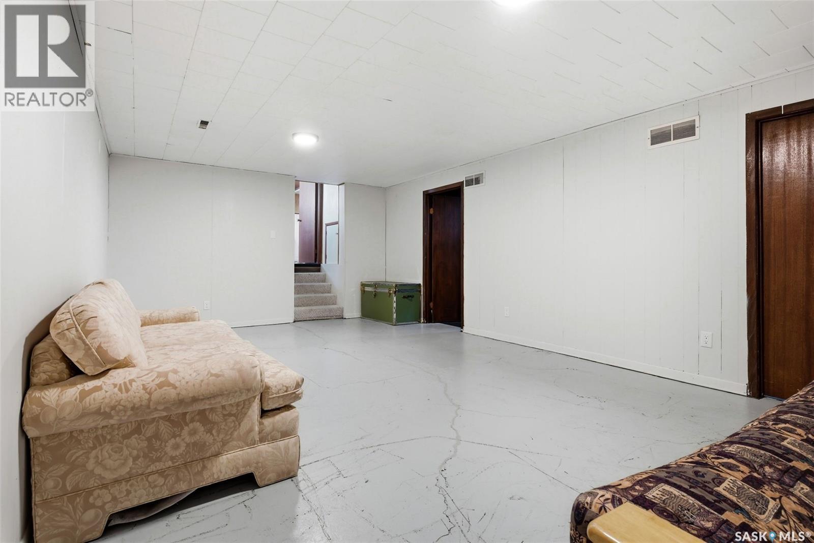 26 Mill Bay, Regina, SK - Indoor