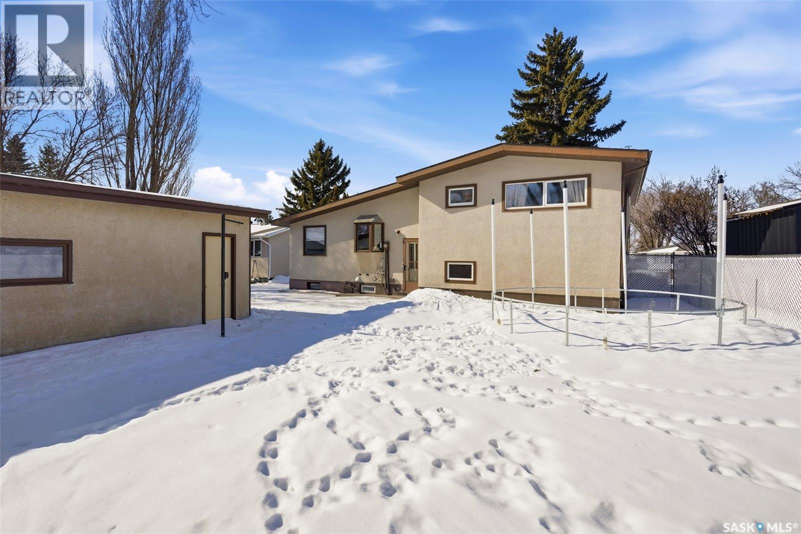 26 Mill Bay, Regina, SK - Outdoor