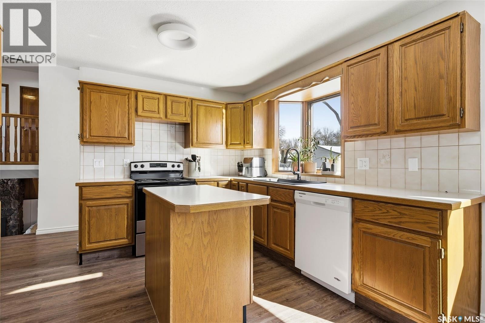26 Mill Bay, Regina, SK - Indoor Photo Showing Kitchen