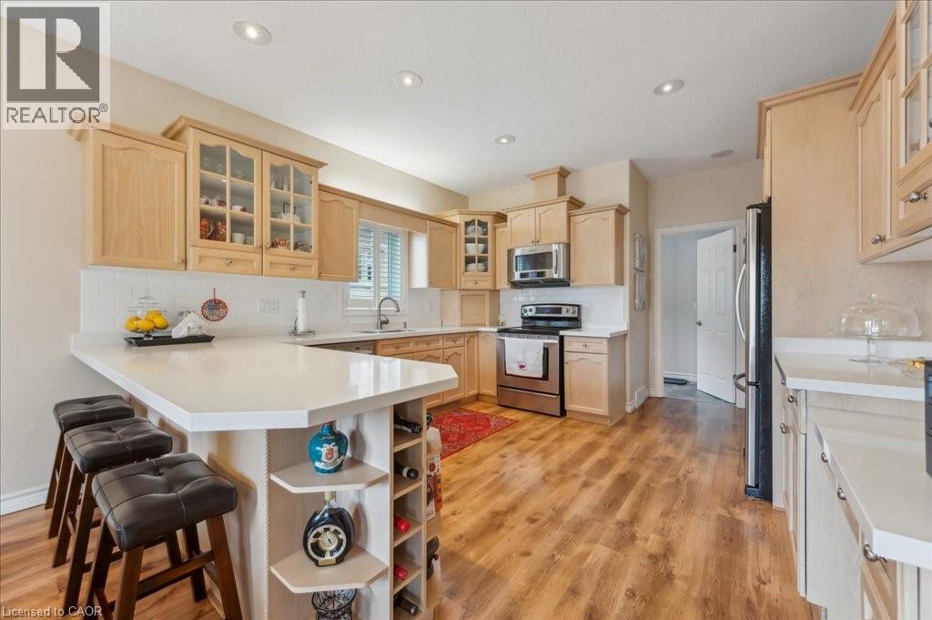 23 Mount Royal Place, Cambridge, ON - Indoor Photo Showing Kitchen With Stainless Steel Kitchen