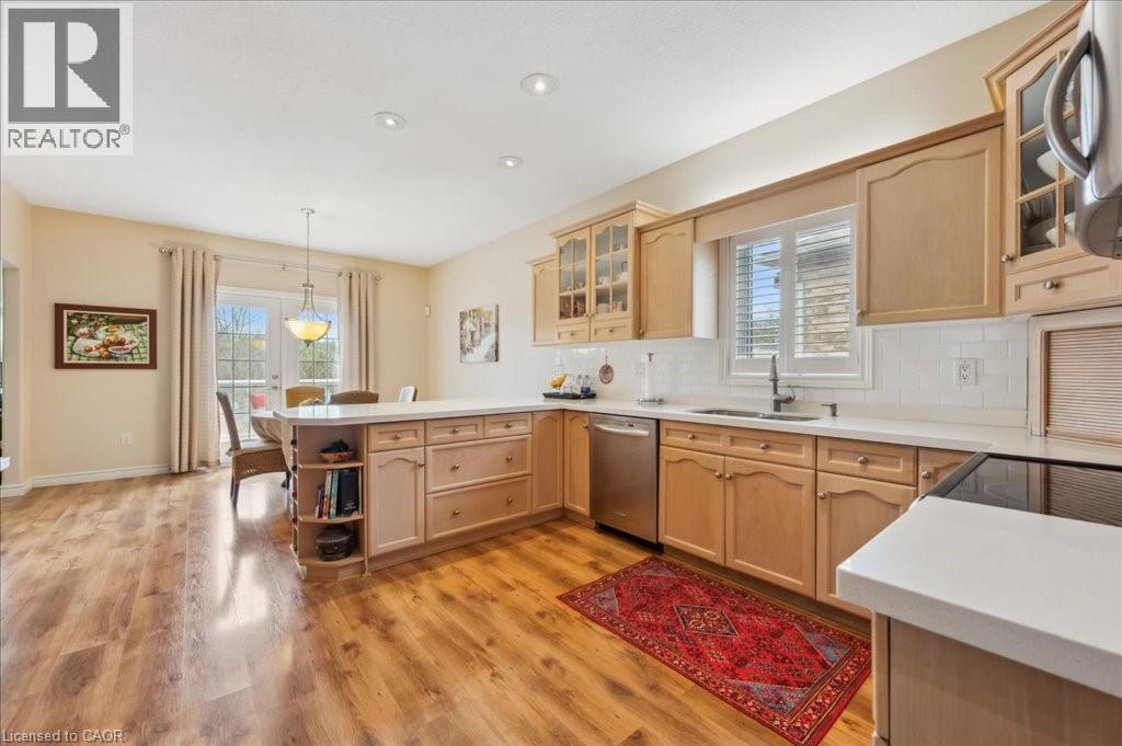 23 Mount Royal Place, Cambridge, ON - Indoor Photo Showing Kitchen