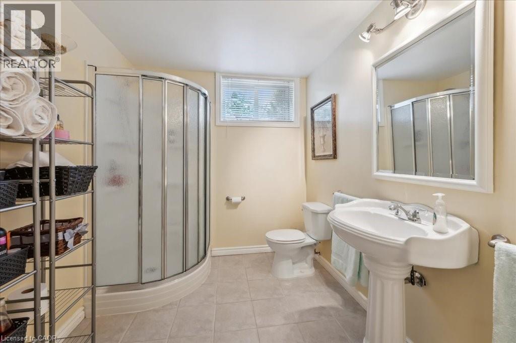 23 Mount Royal Place, Cambridge, ON - Indoor Photo Showing Bathroom