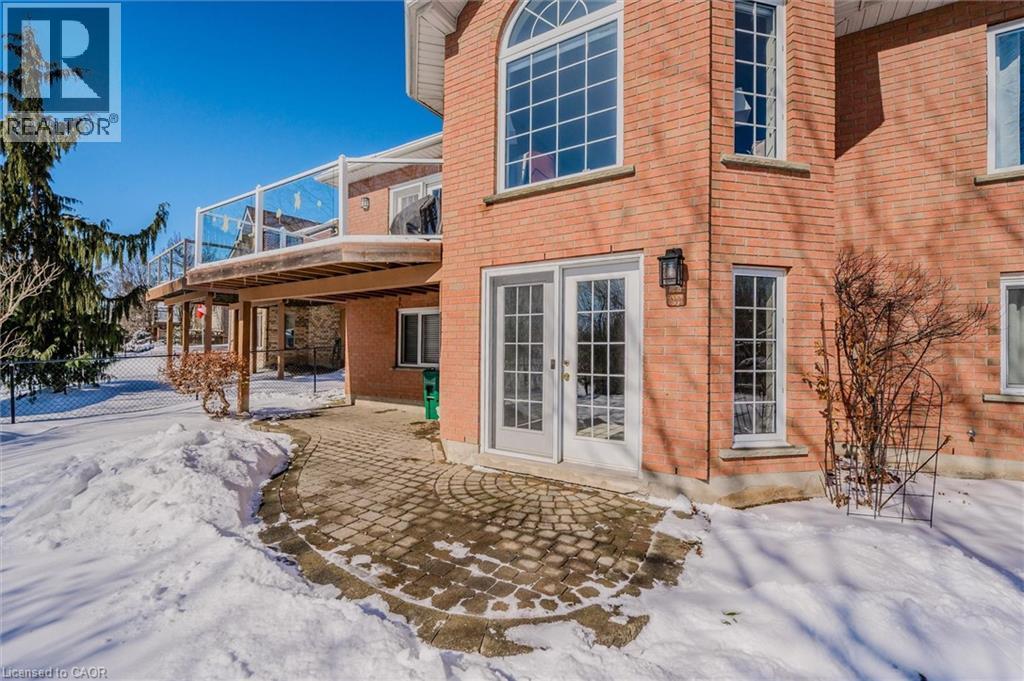 23 Mount Royal Place, Cambridge, ON - Outdoor With Exterior