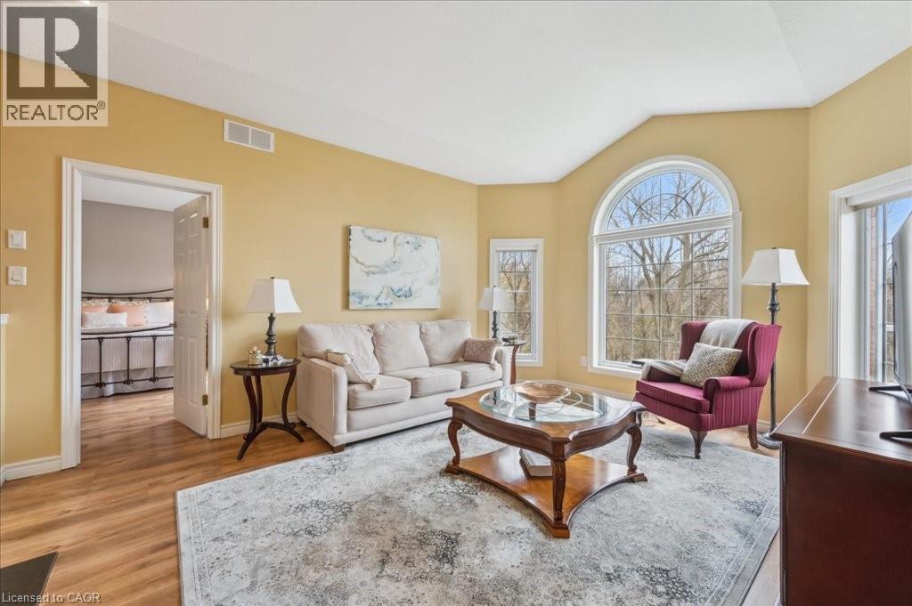 23 Mount Royal Place, Cambridge, ON - Indoor Photo Showing Living Room