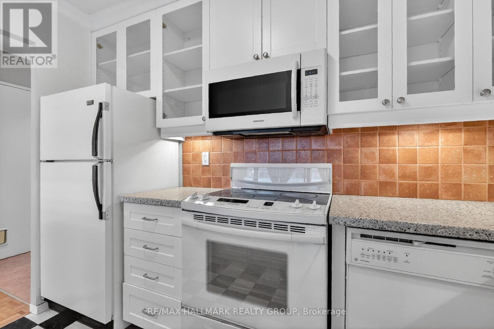 705 - 141 Somerset Street W, Ottawa, ON - Indoor Photo Showing Kitchen