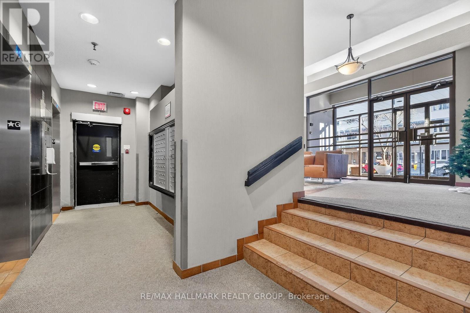 705 - 141 Somerset Street W, Ottawa, ON - Indoor Photo Showing Other Room