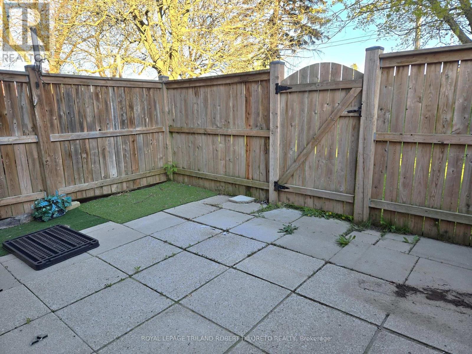 154 - 1330 Jalna Boulevard, London South (South X), ON - Outdoor
