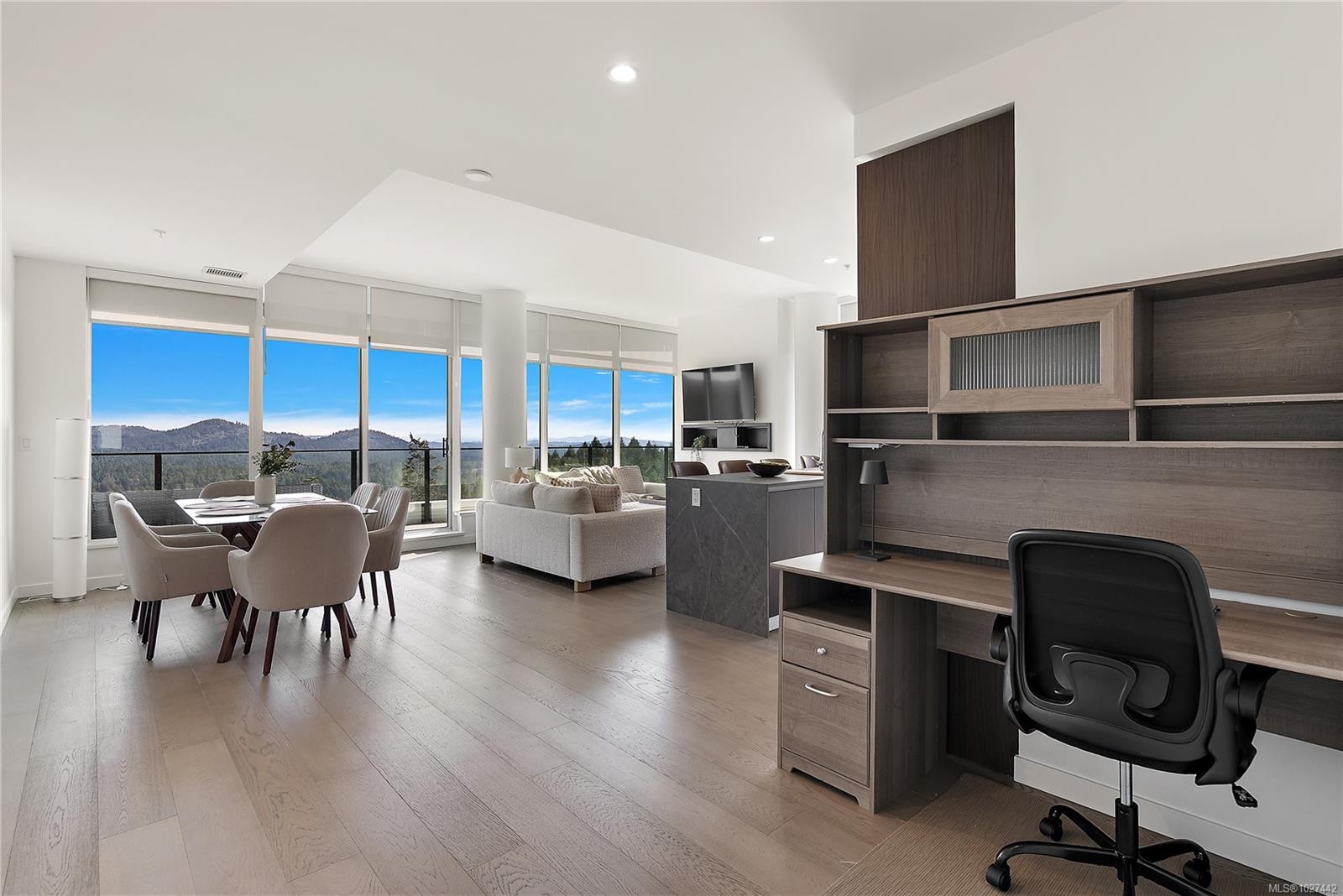 1402-2000 Hannington Rd, Langford, BC - Indoor Photo Showing Office