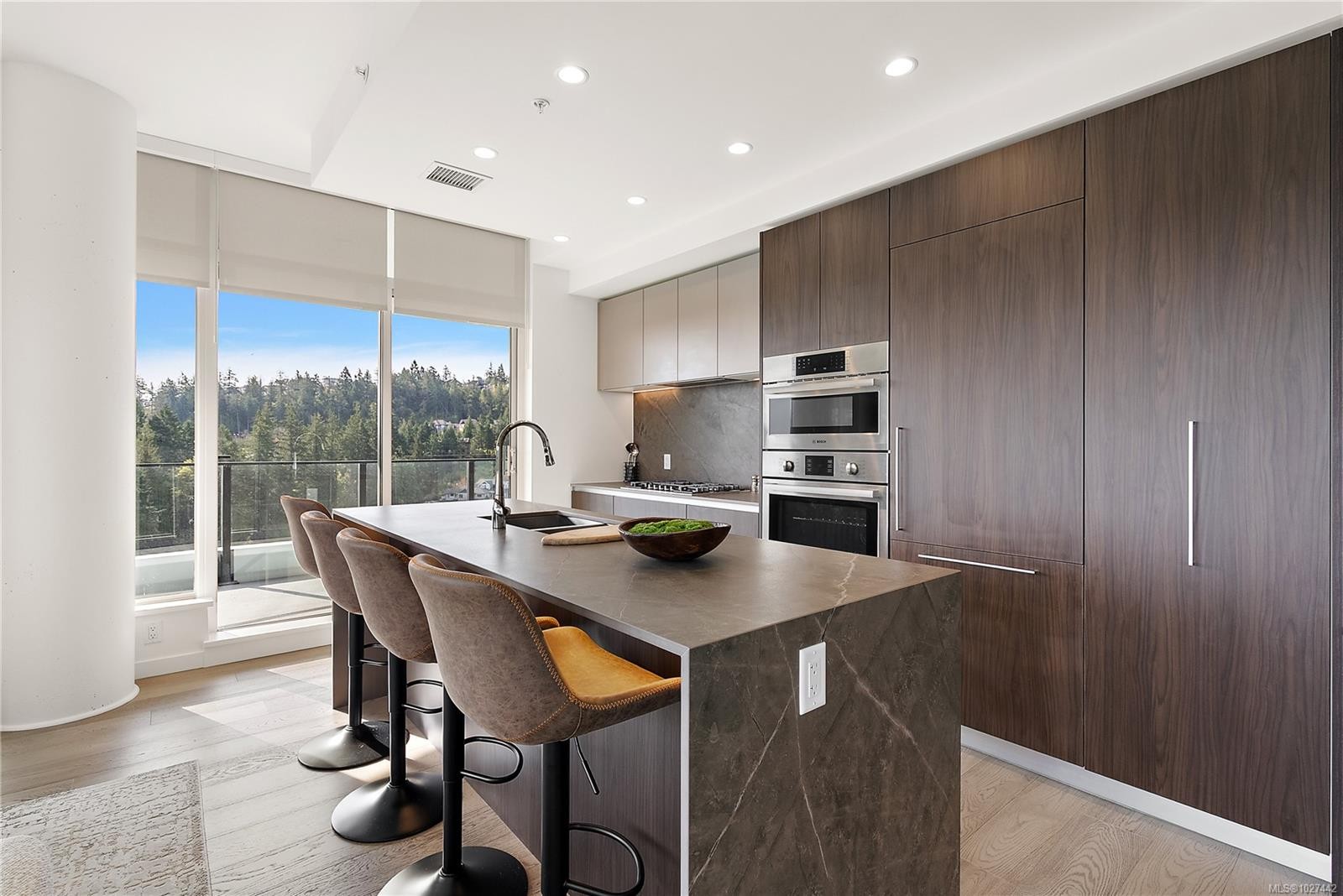 1402-2000 Hannington Rd, Langford, BC - Indoor