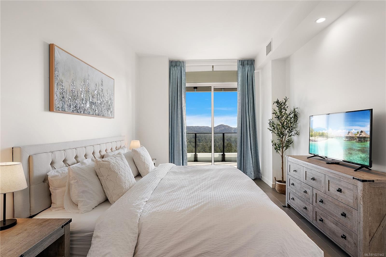 1402-2000 Hannington Rd, Langford, BC - Indoor Photo Showing Bedroom