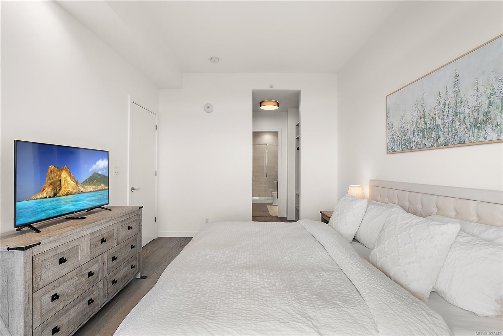 1402-2000 Hannington Rd, Langford, BC - Indoor Photo Showing Bedroom