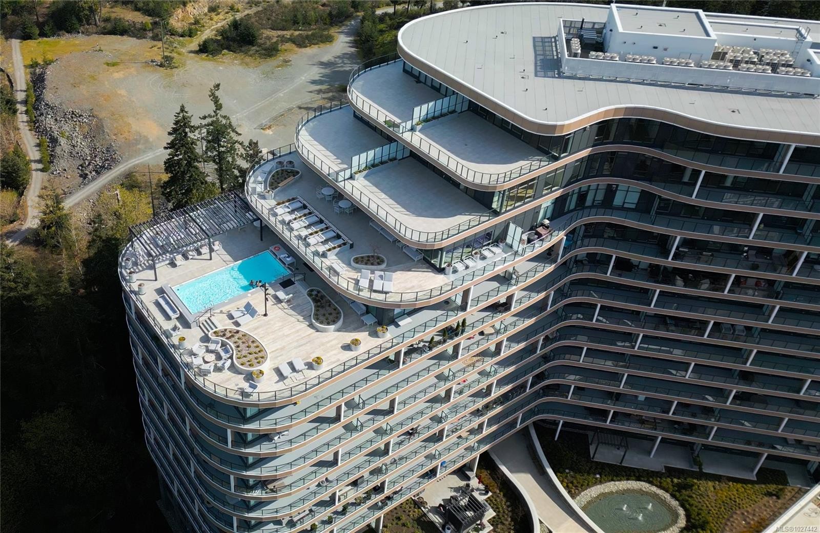 1402-2000 Hannington Rd, Langford, BC - Outdoor