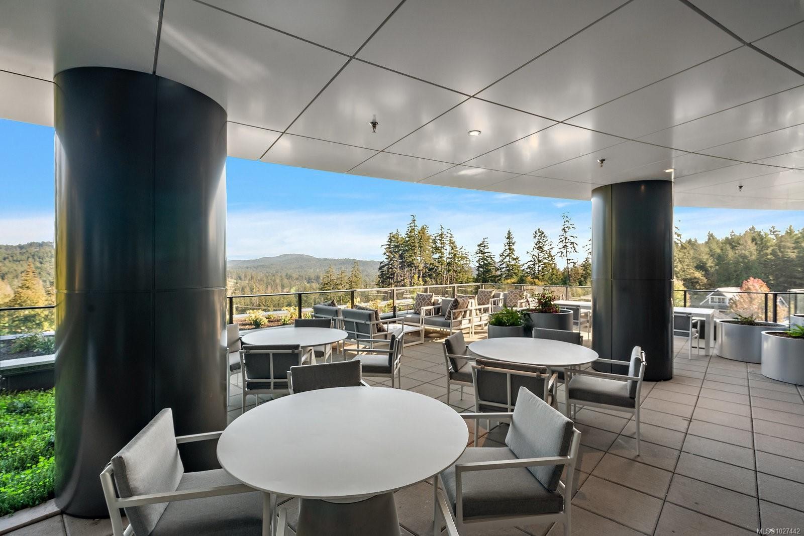 1402-2000 Hannington Rd, Langford, BC - With Deck Patio Veranda With Exterior