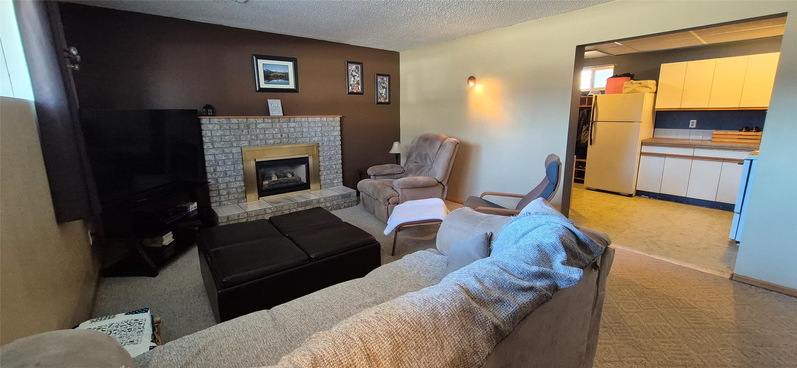 707 12Th Avenue, Cranbrook, BC - Indoor Photo Showing Living Room With Fireplace