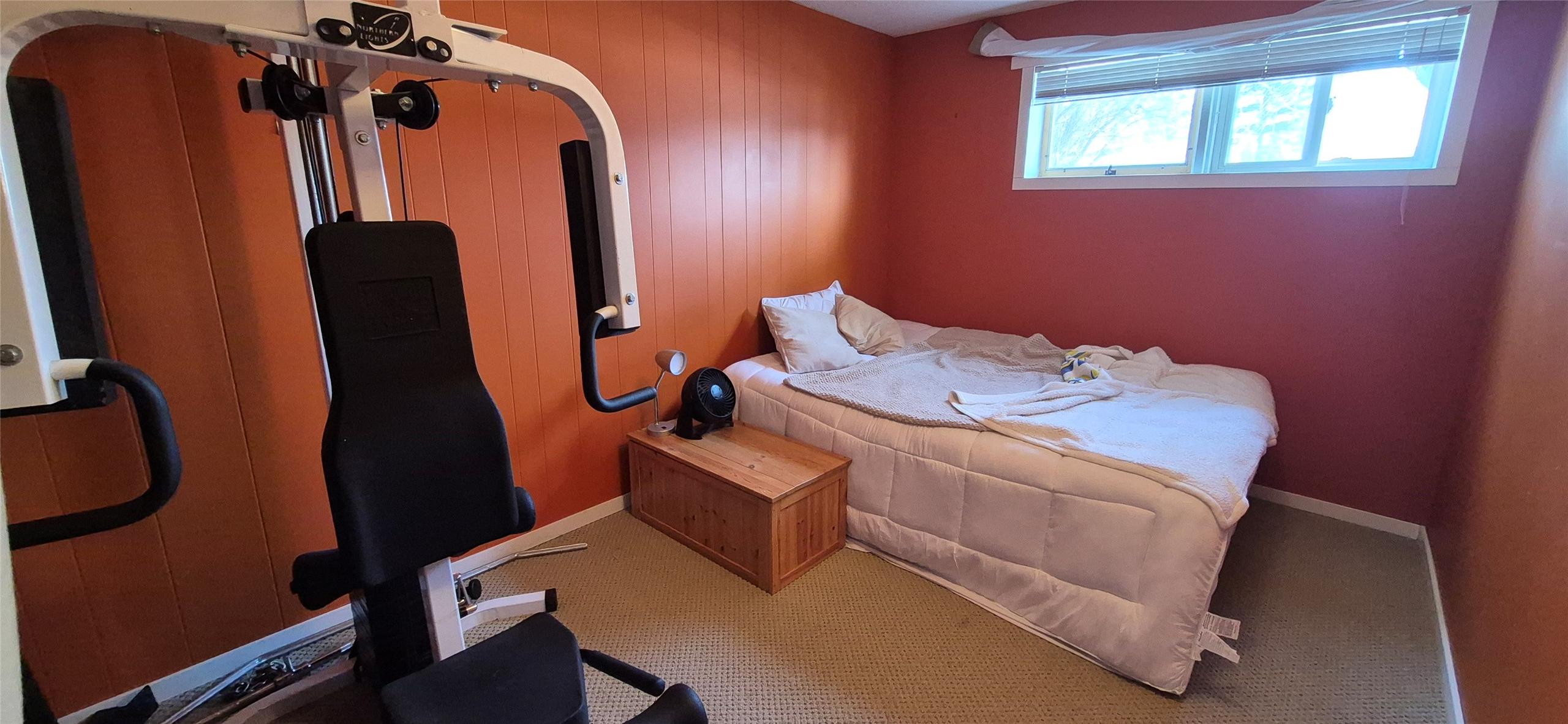 707 12Th Avenue, Cranbrook, BC - Indoor Photo Showing Bedroom