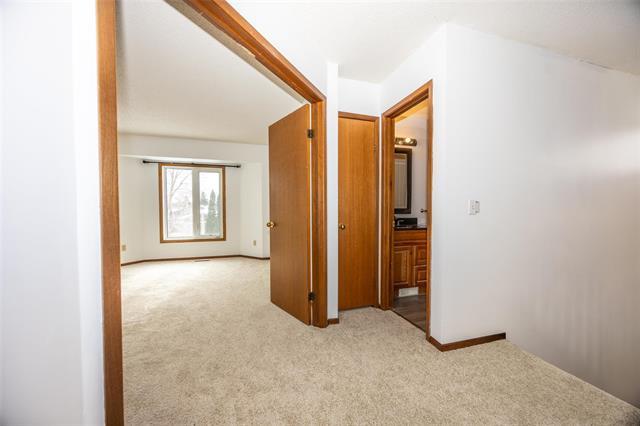 6 Hawstead Rd, Winnipeg, MB