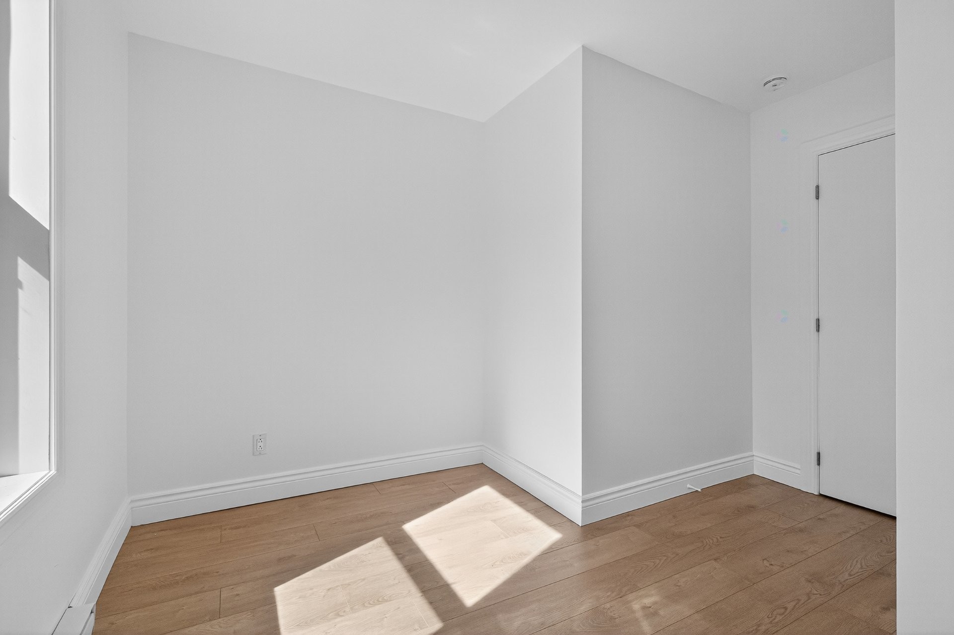 Chambre à coucher - 1149 Rue Jardin, Montréal (Le Sud-Ouest), QC - Indoor Photo Showing Other Room