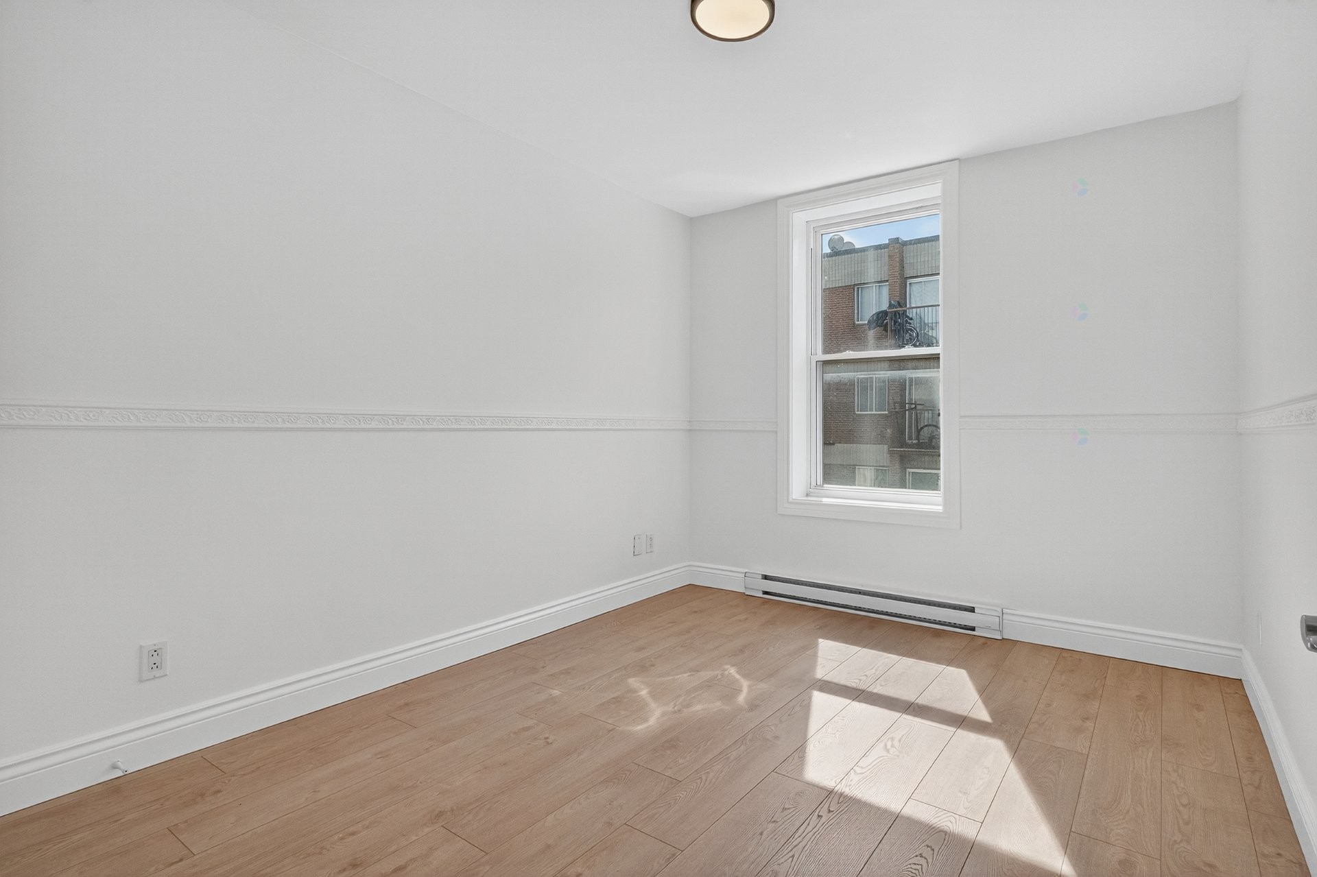 Chambre à coucher principale - 1149 Rue Jardin, Montréal (Le Sud-Ouest), QC - Indoor Photo Showing Other Room