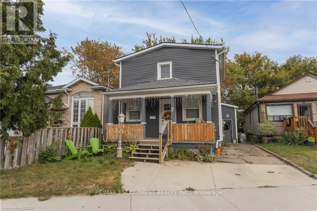 7 Lailey Street, St. Catharines, ON - Outdoor With Deck Patio Veranda With Facade