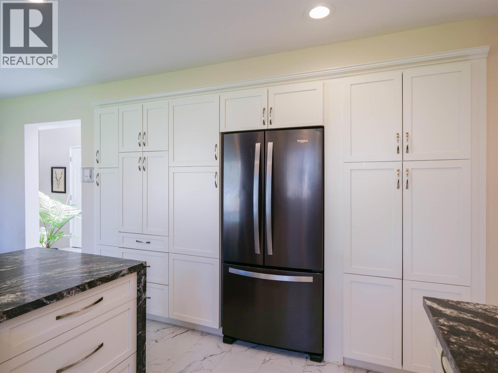 1750 Beach Crescent, Quesnel, BC - Indoor Photo Showing Kitchen